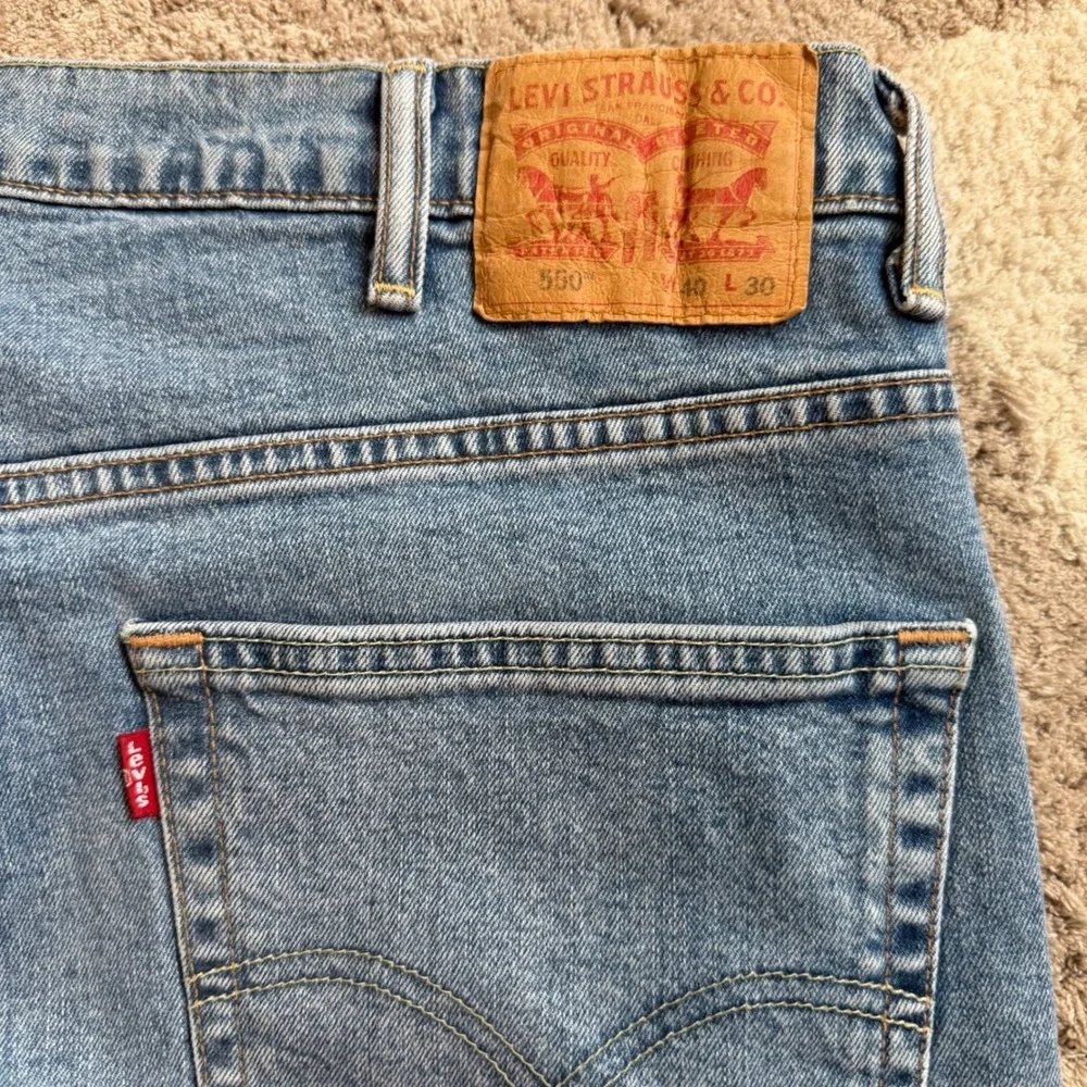Levi's 550 Relaxed Fit Light Wash Denim Jeans Mens W40 L30 Blue‎ 722012-222